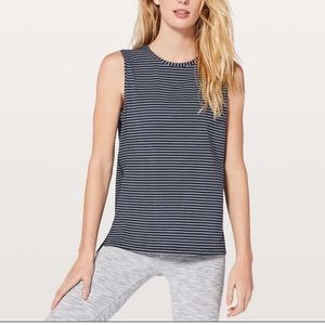 Lululemon love sleeveless tank SZ 4 EUC